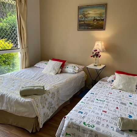 Theme Parks Amituofo Homestay ゴールドコースト エクステリア 写真