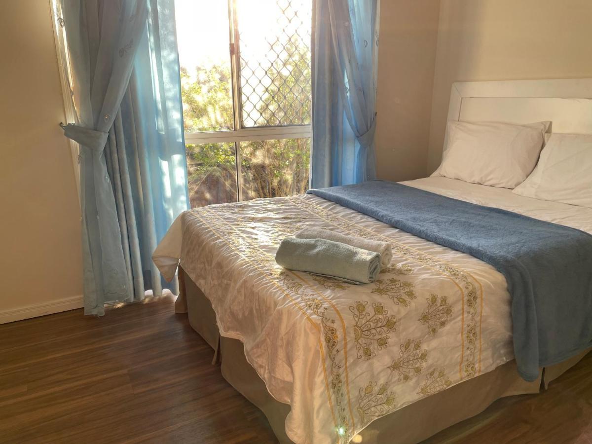 Theme Parks Amituofo Homestay ゴールドコースト エクステリア 写真