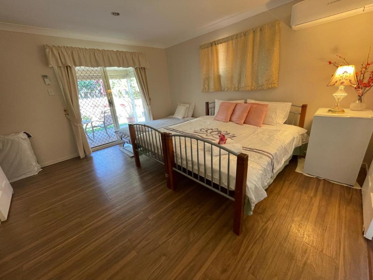 Theme Parks Amituofo Homestay ゴールドコースト エクステリア 写真