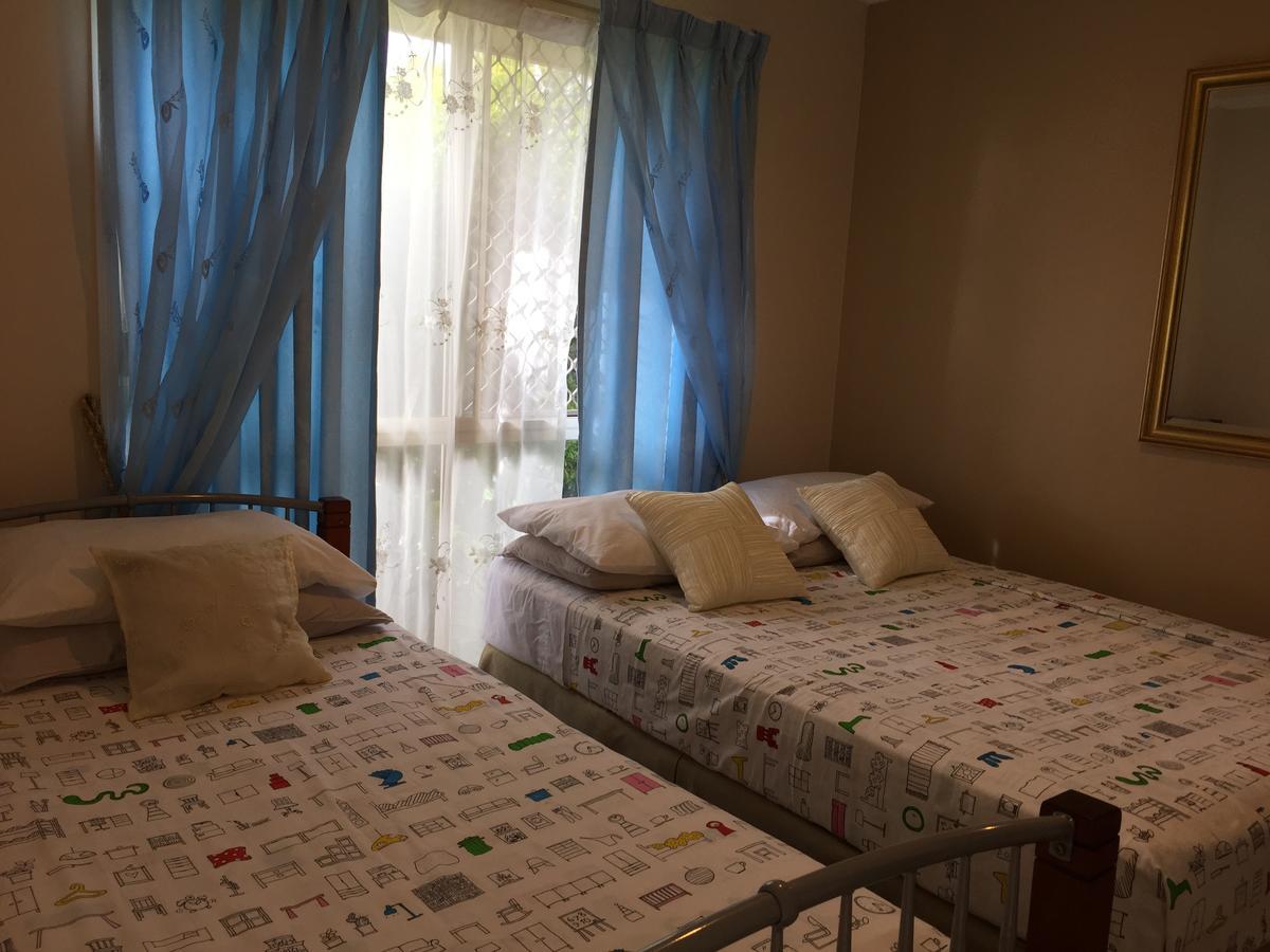 Theme Parks Amituofo Homestay ゴールドコースト エクステリア 写真